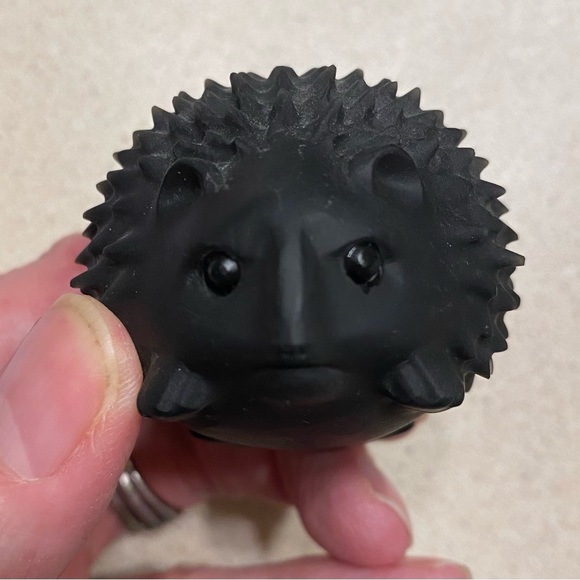 COPY - Black obsidian hedgehog approximately 2.25” x 2” across - Picture 1 of 8